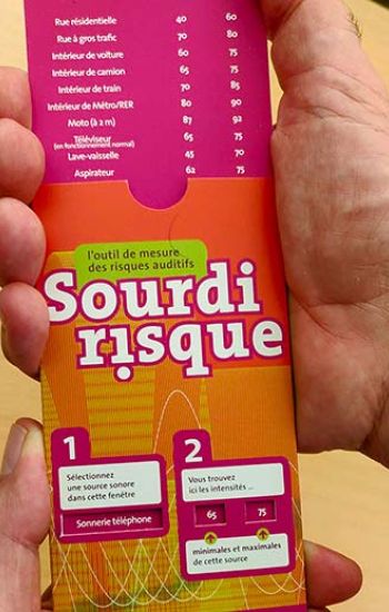 photo d'une réglette sourdirisque tenue entre les mains