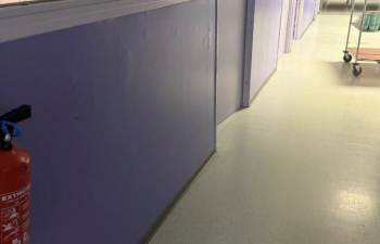 couloir d'hopital calme